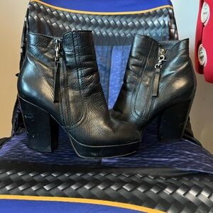 Aldo Ankle Booties 8.5 Side Zipper